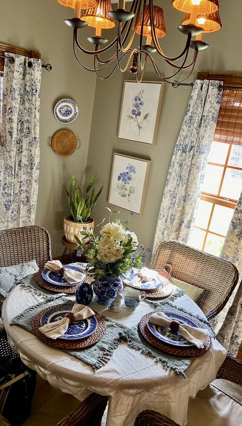 Blue Willow Blue Willow Christmas, Blue Willow Dining Room, Art From Blue Willow Dishes, Blue Willow Dishes Place Settings, Blue Willow Place Setting, Blue Willow Background, Blue Willow Decor, Antique Blue Willow, Willow And Sage