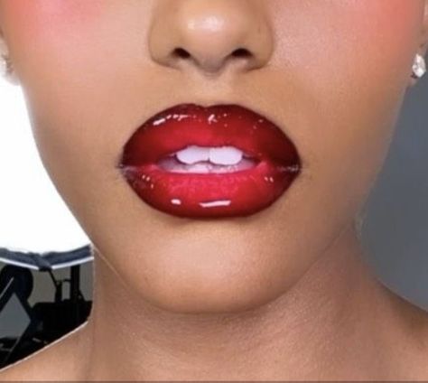 Glossy Lips Makeup, Red Lips Makeup Look, Maquillage On Fleek, Makeup For Black Skin, Red Lip Makeup, Lip Makeup Tutorial, Brown Skin Makeup, Red Makeup, Glam Makeup Look