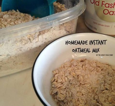 Easy, homemade Brown Sugar Cinnamon Oatmeal Recipe. Save you money and is better for you than store bought instant oatmeal mix. #oatmealrecipes #breakfastrecipes Brown Sugar Cinnamon Oatmeal, Oatmeal Breakfast Overnight, Instant Oatmeal Cookies, Avocado Banana Bread, Homemade Instant Oatmeal, Maple Brown Sugar Oatmeal, Homemade Brown Sugar, Brown Sugar Oatmeal, Banana Oat Muffins