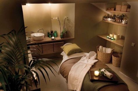 Diseños de cubiculo estéticos Spa Room Ideas, Deco Spa, Spa Massage Therapy, Massage Room Design, Spa Massage Room, Massage Room Decor, Salon Interior Design Ideas, Massage Therapy Rooms, Dream Salon