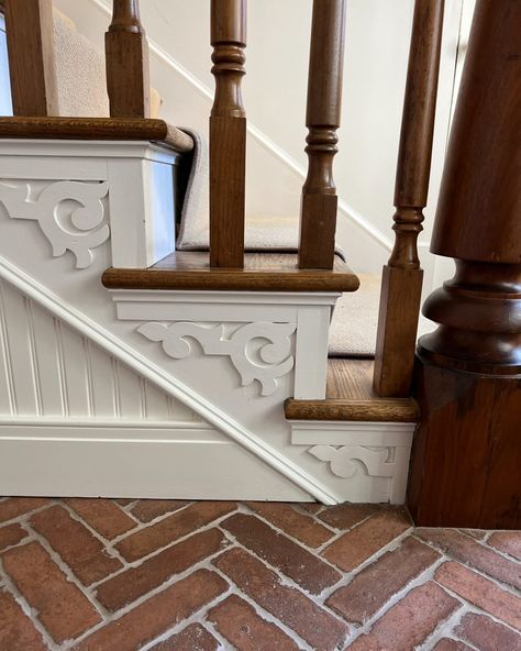 Whittney Parkinson Design - Eli Lilly Victorian Farmhouse Primitive Staircase, Old Farmhouse Staircase, Colonial Staircase Entryway, Vintage Railing, Colonial Staircase, Whittney Parkinson Design, Whittney Parkinson, Cottage Foyer, Cottage Stairs