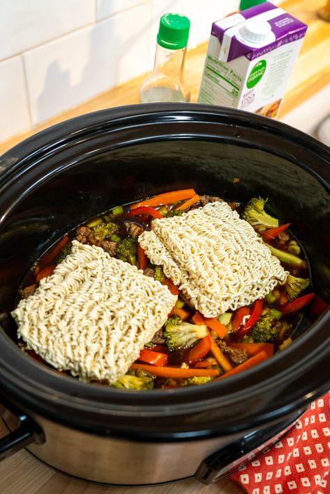 Beef And Broccoli Ramen Crock Pot, Beef Ramen Crockpot Recipes, Ramen Crockpot Recipes, Slow Cooker Beef Ramen, Beef Ramen, Ground Beef Dishes, 12 Tomatoes, Hamburger Recipes, Broccoli Beef