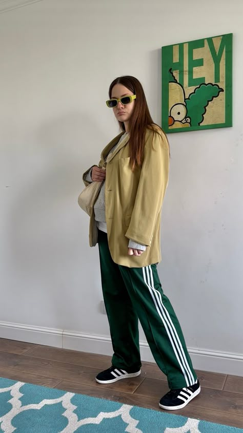 Track Pants And Blazer Outfit, Green Adidas Pants Outfit, Green Track Pants Outfit, Adidas Firebird Pants Outfit, Adidas Sweatshirt Outfit, Adidas Sweats Outfit, Adidas Joggers Outfit, Track Pants Outfit Women, Green Adidas Pants