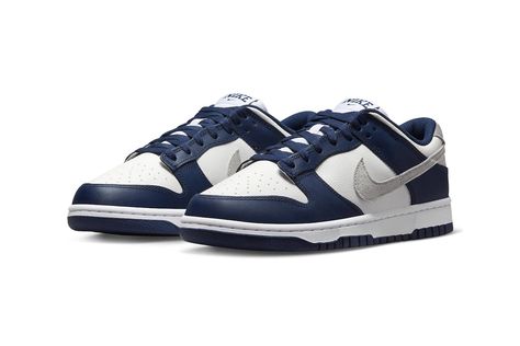 Official Look at the Nike Dunk Low "Midnight Navy" | Hypebeast Nike X Travis Scott, Low Air Jordan 1, Dunks Nike, Jordan 2, Nike Dunk High, Nike Vintage, Nike Shox, Air Jordan 3, Nike Air Max Plus