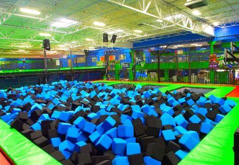 Foam pit Climbing Indoor, Gymnastics Camp, Foam Pit, Trampoline Room, Wall Climbing, Indoor Trampoline, Trampoline Park, Indoor Fun, Ball Pit