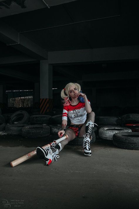 Harley Quinn Cosplay by cosplayer Meiko Inoe (Facebook). Harley Quinn Photoshoot, Harly Quinn Halloween Costume Ideas, Harley Quinn Photoshoot Ideas, Harley Quinn Red And Black Costume, Harley Quinn Birds Of Prey Outfits, Harley Quinn Cosplay, Halloween Photos, Harley Quinn, Halloween Costumes