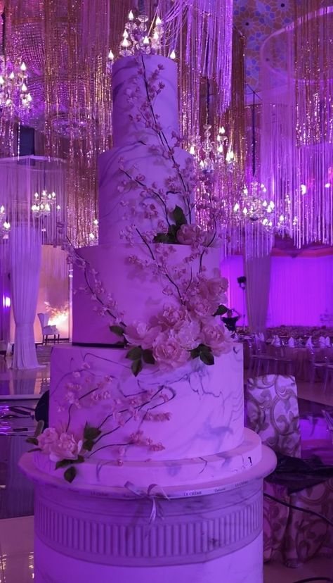 Fancy Wedding Cakes Classy, Debut Cake 18th Elegant, Wedding Cake Aesthetic, Pink Yellow Weddings, Huge Wedding Cakes, Hispanic Wedding, Debut Cake, Winter Wonderland Wedding Theme, Fancy Wedding Cakes