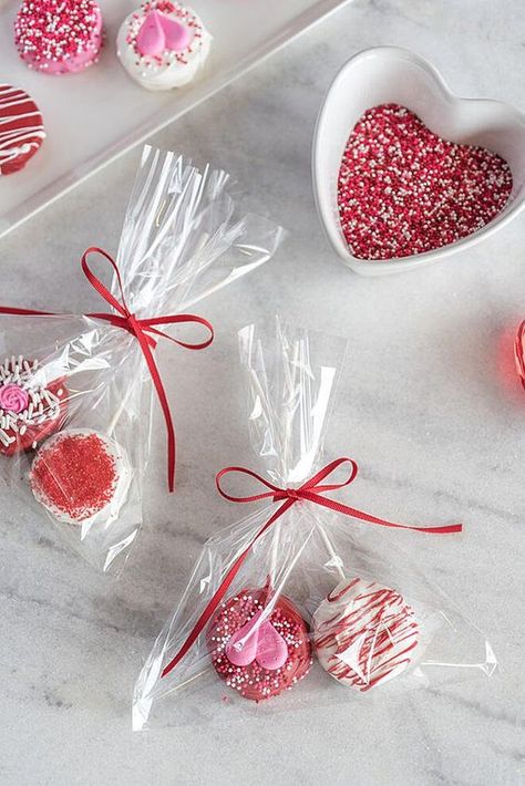 Pops Recipes, Valentines Desserts, Edible Ideas, Valentine Cake Pop, Valentines Treats, Oreo Filling, Valentines Snacks, Candy Board, Valentines Baking