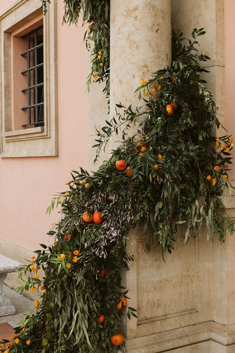 Flower Wall Wedding, Wedding Reception Flowers, Christmas Church, Winter Decorations, Flower Installation, Christmas Themes Decorations, Holiday Floral, Flower Party, Deco Floral