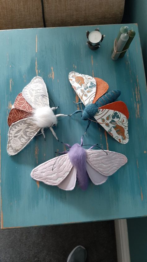 Tweed Scraps, Diy Textiles Projects, Insect Sculpture, Textile Art Embroidery, Moth Art, Textiles Projects, Pinterest Diy Crafts, Fabric Butterfly, Vintage Jewelry Art