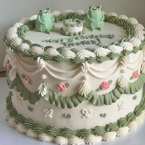 Cake Recipes Easy, Bolo Vintage, Easy Cakes, Vintage Birthday Cakes, Aesthetic Cake, Desserts Cake, Buttercream Flower Cake, Cake Aesthetic, Recipe Cake