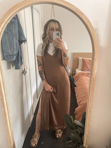 Long Sleeve Under Maxi Dress, Layered Shirt Dress Outfit, Dress With Tshirt Under Outfits, Bohemian Layered Outfits, Midi Dress With Shirt Underneath, Things To Wear Under Dresses, Layered Midi Dress Outfit, Dresses With Under Shirts, Black Shirt Under Dress