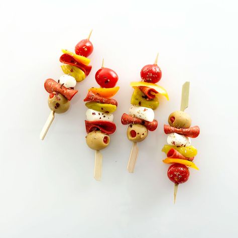 Looking to make a great meal without cooking a ton? Our Mini Italian Sub Skewers recipe is perfectly portioned for one and simple to make. Italian Skewers, Ww Appetizers, Weight Watchers Appetizers, Meal For One, Smart Points Recipes, Italian Sub, Weight Watchers Snacks, Skewer Recipes, Points Recipes