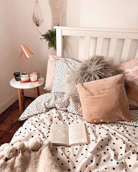 #homedesign #homedecorideas #dormdecor #dormroomideas #bedroom #cuteduvet #cutepillows #cute #nighstand #decor Classy Rooms, Cute Bedroom Ideas, White Bed, Redecorate Bedroom, Teen Bedroom Decor, Cute Room Decor, Ideas Aesthetic, Cozy Room, Room Inspiration Bedroom