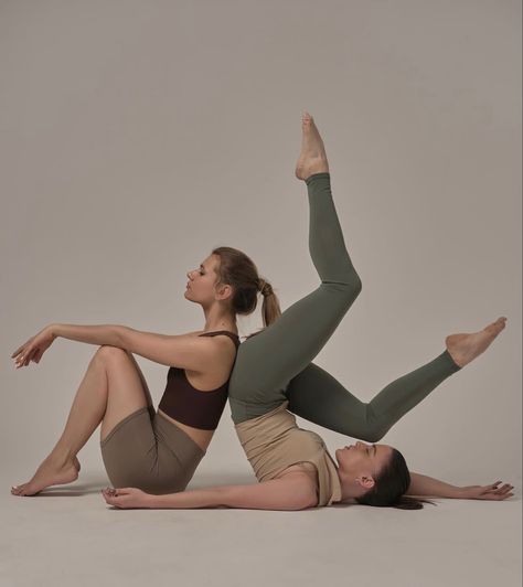 Yoga Duet Poses, 2 People Dance Poses, Modern Dance Partnering, Contemporary Duet Dance Poses, 2 Person Dance Poses, Sister Dance Poses, Dance Photoshoot Poses Outdoor, Partner Dance Photography, Duo Dance Poses For Pictures