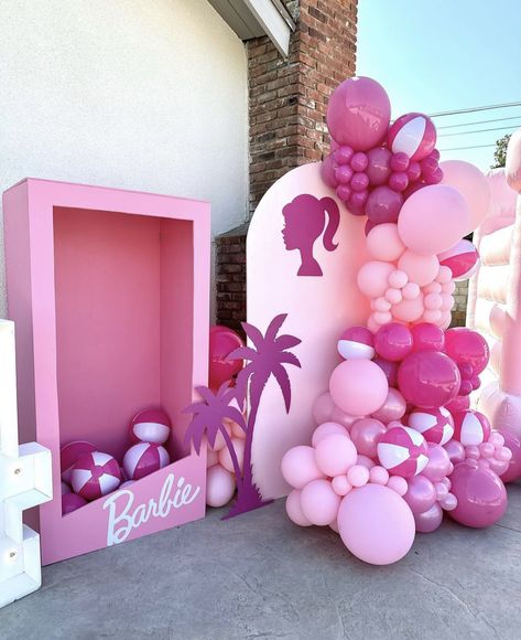 Barbie Birthday Pool Party Ideas, Barbie Birthday Balloons, Barbie Malibu Birthday Party, Malibu Barbie Birthday Party, Barbie Pool, Barbie Pool Party, Barbie Birthday Cake, Barbie Party Decorations, Barbie Theme Party