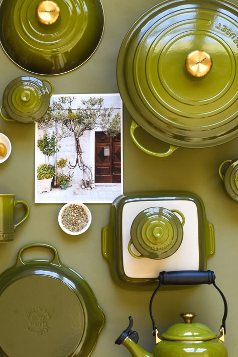 Olive Green Kitchen, Green Kitchen Accessories, Cute Kitchen, Green Kitchen, Le Creuset, Dream House Decor, Country Kitchen, Kitchen Inspirations, Dream Kitchen