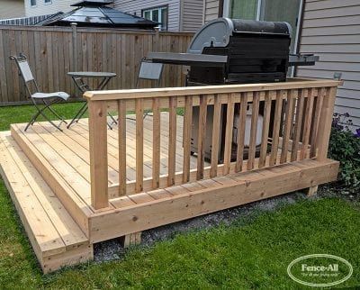 Front Porch Railing Ideas Farmhouse Wood, Deck Railing Ideas Wood, Cedar Deck Railing, Fence Railing Ideas, Deck Railing Design Wood, Wood Railing Ideas, Wooden Deck Railing Ideas, Simple Deck Railing, Porch Railing Ideas Farmhouse