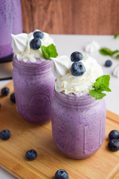 Berry Milkshake, Milkshake Aesthetic, Blueberry Milkshake, Lemon Ice Cream, Nutribullet Recipes, Jar Kitchen, Blue Berry, The Jam, Jam Jar