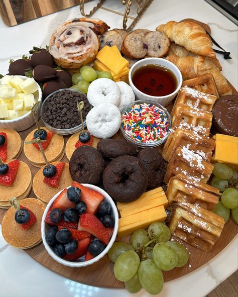 #breakfast #breakfastboard #charcouterie #breakfastideas #christmasbreakfast Midnight Breakfast Party, Breakfast At Midnight Party, Breakfast At Midnight, Breakfast Board, Breakfast Platter, Breakfast Party, Big Breakfast, Breakfast Tray, Food Inspo