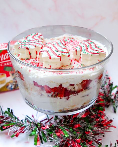 Easy Christmas Tree Cake Trifle Recipe - Life & Sprinkles by Taryn Camp Christmas Tree Cake Banana Pudding, Christmas Tree Snack Cake Dip, Trifle Desserts Brownie, Little Debbie Christmas Tree Trifle Recipe, Lil Debbie Christmas Tree Cake Recipes, Christmas Tree Cake Desert, Christmas Tree Truffle Cake, Little Debbie Tree Trifle, White Cake Trifle Desserts