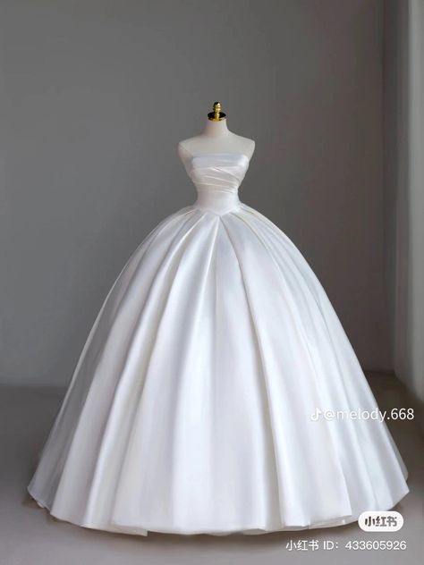 1800 Wedding Dress, Satin Ballgown Wedding Dress, Bridal Dresses Vintage, Ball Ideas, White Ball Gowns, Wedding Dresses Cinderella, Sparkle Wedding Dress, Gowns Dresses Elegant, Cinderella Wedding