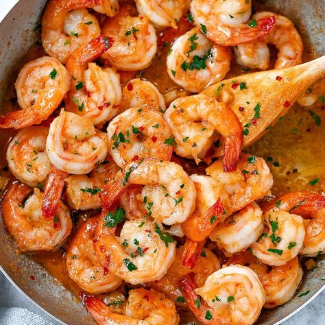 10-Minute Garlic Butter Shrimp Recipe – Best Shrimp Recipe — Eatwell101 Buttered Shrimp Recipe, Baked Shrimp Recipes, Keto Fish, Best Shrimp Recipes, Cook Fish, Cooked Shrimp, Food Seafood, Shrimp Recipes Healthy, Shrimp Dinner