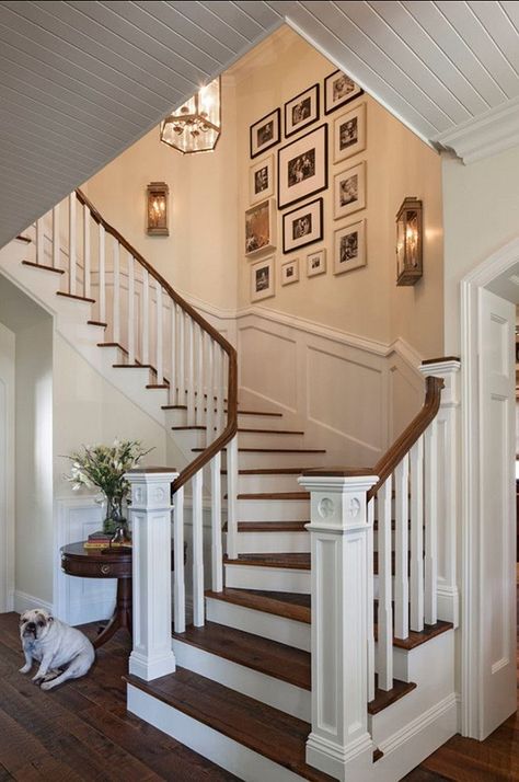 Must Try Stair Wall Decoration Ideas (1) Entryways Ideas, Decorating Stairway Walls, Stairway Walls, Stairway Wall, Stair Walls, Staircase Wall Decor, Escalier Design, Staircase Remodel, Staircase Wall