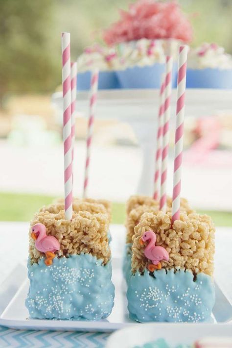 Rice Krispie treats at a flamingo birthday party! See more party ideas at http://CatchMyParty.com! Kids Pool Party Food Ideas, Summer Party Favors For Adults, Pool Party Dessert Ideas, Pool Party Cake Ideas, Pool Party Desserts, Pool Party Dessert, Girls Pool Party, Tropisk Fest, Retro Pool Parties