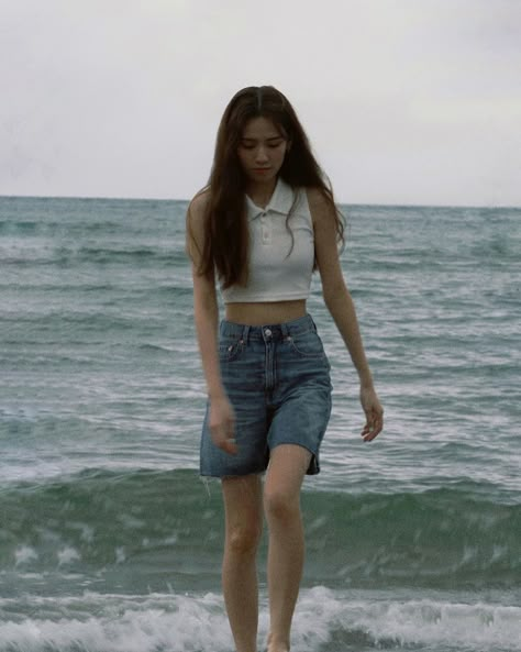 Douyin Beach Outfit, Asian Beach Outfit, Ulzzang Summer Outfits, Ulzzang Beach Outfit, Summer Asian Outfits, Summer Outfits Asian, Asian Summer Outfits, Lake Outfit Summer, Neat Casual Outfits