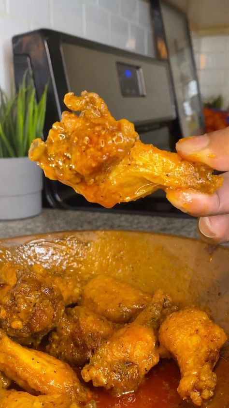 Old Bay Lemon pepper wings 🔥 Ingredients: Wings 2 tbsp Old Bay 2 tbsp Lemon pepper 3 tbsp All purpose seasoning ( Kosher salt, black pepper, onion powder, garlic powder) 1 tbsp corn starch Mix together | Fry 375 until golden brown Sauce: 1/2 stick of melted butter ( Kerry Gold) 1 cup Hot sauce 2 tbsp Old Bay 2 tbsp lemon pepper #foodie #badgalriri #superbowlsunday #appetizers #oldbaywings | Makahl | Drake · Too Good Old Bay Wings, Lemon Pepper Wings, All Purpose Seasoning, Brown Sauce, Super Bowl Sunday, Old Bay, Lemon Pepper, Kosher Salt, Onion Powder