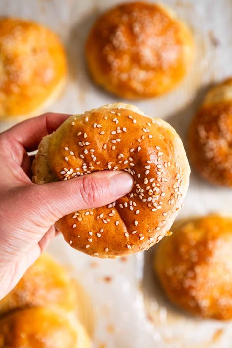 Soft and fluffy homemade gluten-free hamburger buns that come together in less than an hour! You'll never want store-bought again! Homemade Gluten Free Hamburger Buns, Best Gluten Free Hamburger Buns, Gluten Free Hamburger Buns Easy, Gluten Free Potato Buns, Gluten Free Sticky Buns, Gluten Free Sourdough Buns, Gluten Free Brioche Buns, Gluten Free Buns Recipe, Gf Hamburger Buns