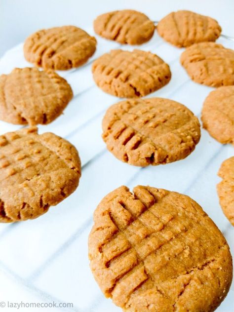 Healthy Biscuits Recipe, Clean Eating With Kids, Peanut Butter Biscuits, Healthy Biscuits, Butter Cookie Recipe, Butter Biscuits, Classic Peanut Butter Cookies, Easy Clean Eating Recipes, Easy Peanut Butter Cookies