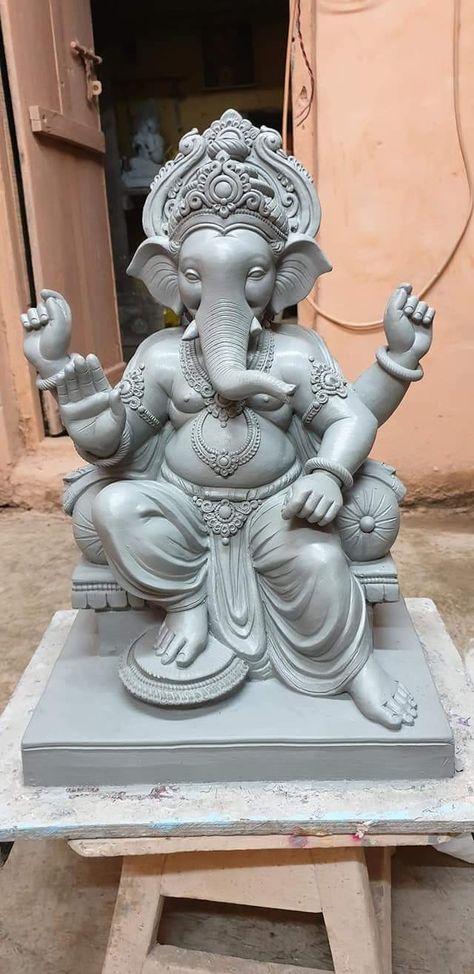 Ganesh Murti Making, Mud Ganesha Idol, Ganesha Idol Clay Making, Ganpati Clay Model, Ganpati Bappa Murti Design, Ganpati Murti Images, Mitti Ke Ganesh Ji, Ganesh Murti Clay, Ganesh Murti Images