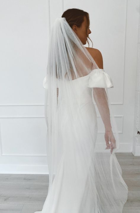 Capsule Bridal by Savvy Bridal pleated tulle modern bridal wedding veil Modern Bride Veil, Pleated Tulle Veil, Pleated Veil, Classic Veil, Classic And Timeless Wedding, Wedding Fits, Tulle Wedding Veil, Pleated Tulle, Bridal Attire