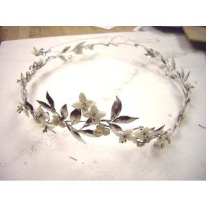 Lucy Pevensie's crown The Chronicles of Narnia. Narnia Lucy, Narnia Costumes, Lucy Pevensie, Chronicles Of Narnia, Tiaras And Crowns, Narnia, Flower Crown, Jewelry Supplies, Ring Verlobung