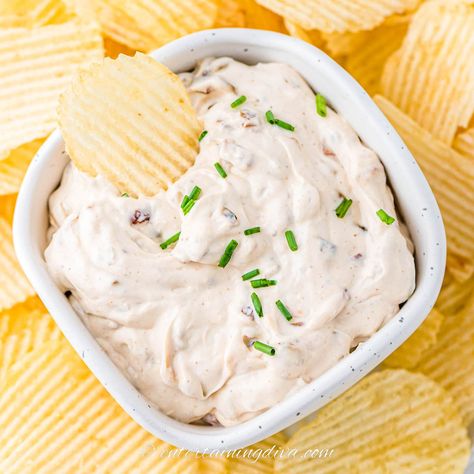 Lipton Onion Soup Dip Recipe, Dip With Greek Yogurt, French Onion Dip Recipe, Onion Soup Mix Recipe, Homemade French Onion Dip, Homemade French Onion Soup, Fresh Appetizers, Onion Dip Recipe, Caramelized Onion Dip