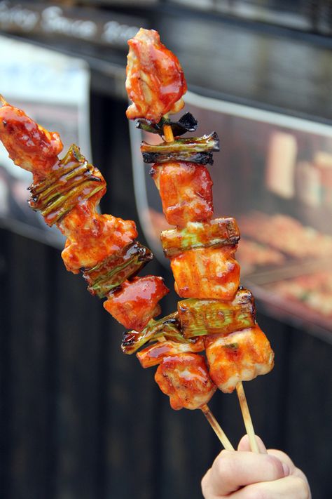 24. Korean Chicken Skewers (Dakkochi 닭꼬치) Korean Food Side Dishes, South Korean Food, Korean Chicken, Asian Street Food, Skewer Recipes, K Food, Korean Street Food, Food Street, Korean Dishes