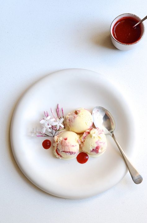 Ice Cream Plating, Beef Mushroom, Swirl Ice Cream, Best Summer Desserts, Avocado Ice Cream, Mushroom Stroganoff, Lemon Ice Cream, Ice Cream Ingredients, Frozen Yoghurt