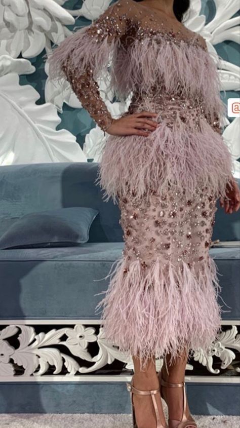 Feathers Dress, Feather Outfit, Ugly Dresses, Pretty Quinceanera Dresses, Moroccan Dress, African Traditional Dresses, Feather Dress, African Design Dresses, African Fashion Dresses