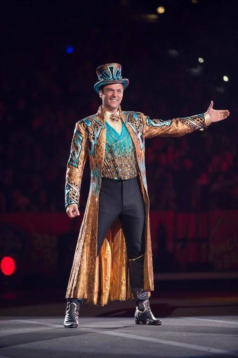 I like this color combo - Ringmaster Outfit, Vintage Circus Costume, Steampunk Circus, Ringmaster Costume, Dark Circus, Interesting Shapes, Drag King, Circus Performers, Circus Costume