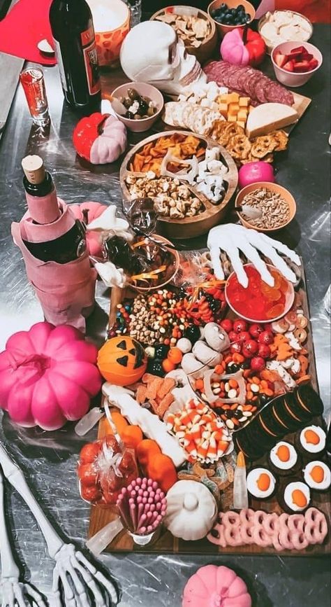 I want to have a spooky girls night where we make crafts and eat!! 🎃🍁💀 Spooky Girls Night, Halloween Movie Night Ideas, Halloween Movie Night Party, Girls Night In Food, Craft Night Party, Halloween Charcuterie Board, Halloween Potluck, Movie Night Ideas, Halloween Sleepover