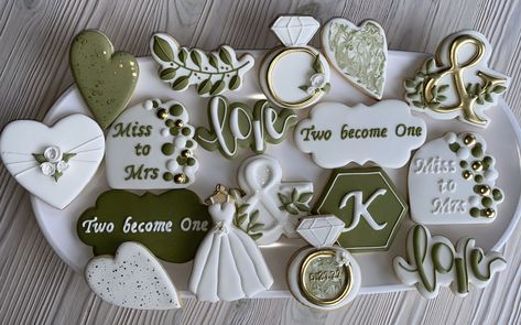 Bridesmaid Biscuits, Miss To Mrs Cookies, Engagement Cookies, Graduation Party Diy, Miss To Mrs, Decorating Cookies, Shower Cookies, Fondant Cookies, From Miss To Mrs