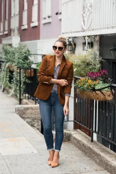 How To Wear Corduroy Jacket, What To Wear With Corduroy Jacket, Styling Brown Corduroy Jacket, Navy Corduroy Blazer Outfit Women, How To Style A Corduroy Jacket, Courdroy Women Outfit, Green Corduroy Blazer Outfit, Brown Blazer Fall Outfit, Rust Blazer Outfit Women