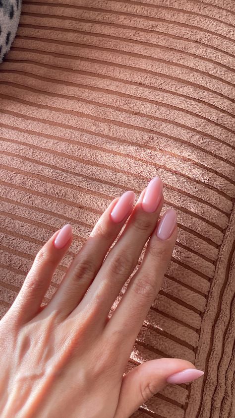 Maquillage On Fleek, Baby Pink Nails, Pink Gel Nails, Casual Nails, Her Nails, Pink Spring, Pink Acrylic Nails, Oval Nails, Neutral Nails