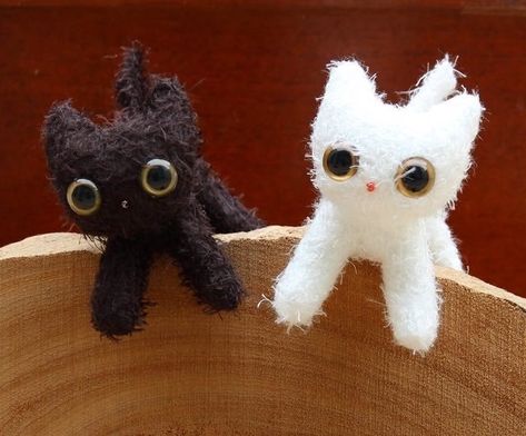 Scrunkly Cat Plush, Cute Knitted Plushies, Derpy Stuffed Animals, Mini Songe Cat Plush, Cute Cat Plushies, Cats Plushies, Cat Plushies, Cat Stuffed Animal, Cat Plushie