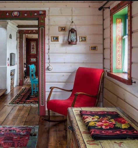 Polish Interior Design, Polish Farmhouse, Russian Decor, English Cottage Bedroom, Russian Interiors, Cabin Interior Design, Interior Design Rustic, Street House, Cottage Bedroom