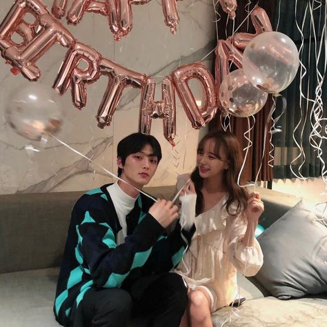 Korean Couple Outfits, Korean Couples, Couple Birthday, Asian Couple, Couples Outfits, Outfits Matching, Bts Meme Faces, Korean Wedding, Ulzzang Couple