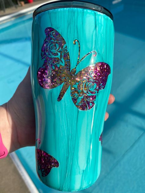 Butterfly Tumbler Ideas, Peekaboo Tumbler Ideas, Mama Cups, Tumble Cups, Diy Glitter Tumbler, Peekaboo Tumbler, Cricut Tumblers, Tumbler Inspiration, Butterfly Tumbler