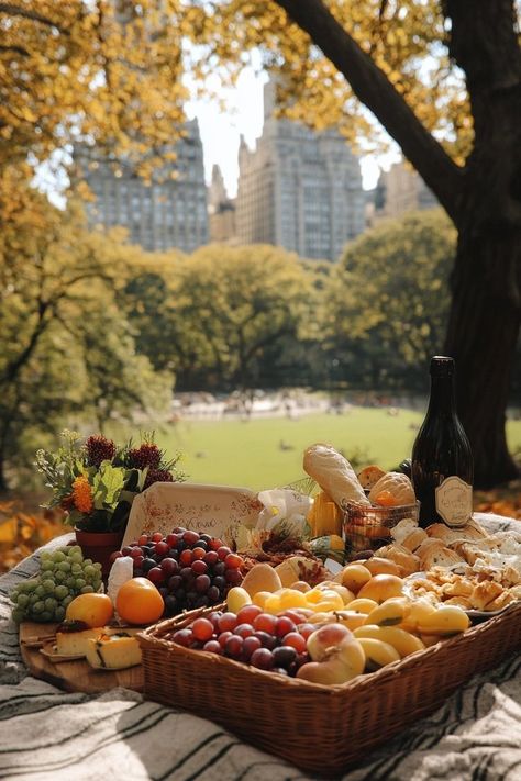 "Enjoy a perfect Picnic in Central Park! 🧺🌳 Relax on the lush lawns, savor delicious snacks, and soak in the beauty of New York’s iconic green oasis. 🌞🍉 #CentralPark #PicnicTime #CityEscape" Picnic In Central Park, Central Park Picnic, Elegant Picnic, Lush Lawn, Green Oasis, Perfect Picnic, Picnic Time, Delicious Snacks, Yummy Snacks